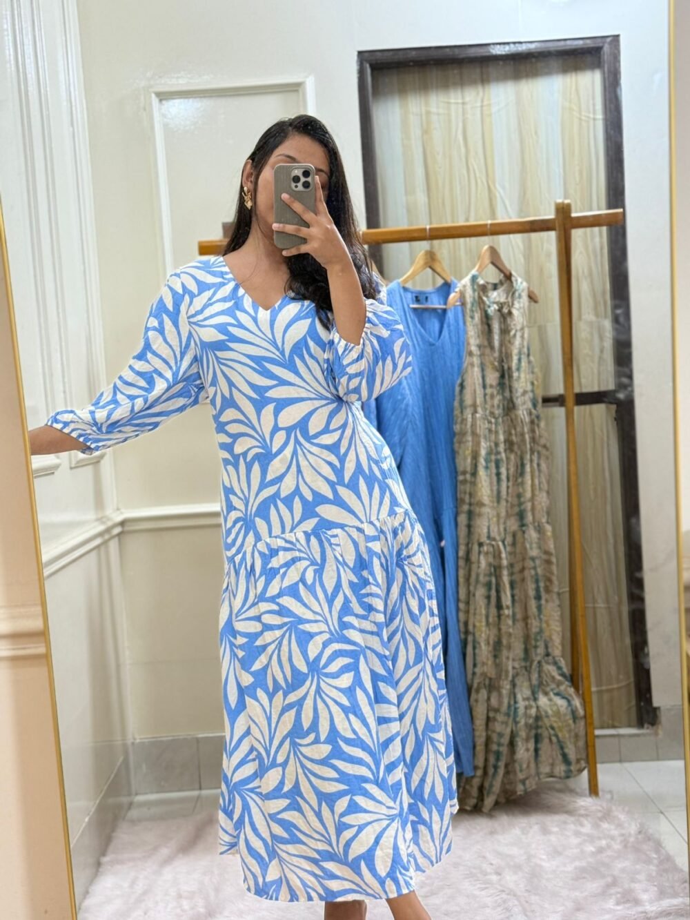 Leaf print V-neck blouse in blue and white - breathable cotton Midifor women