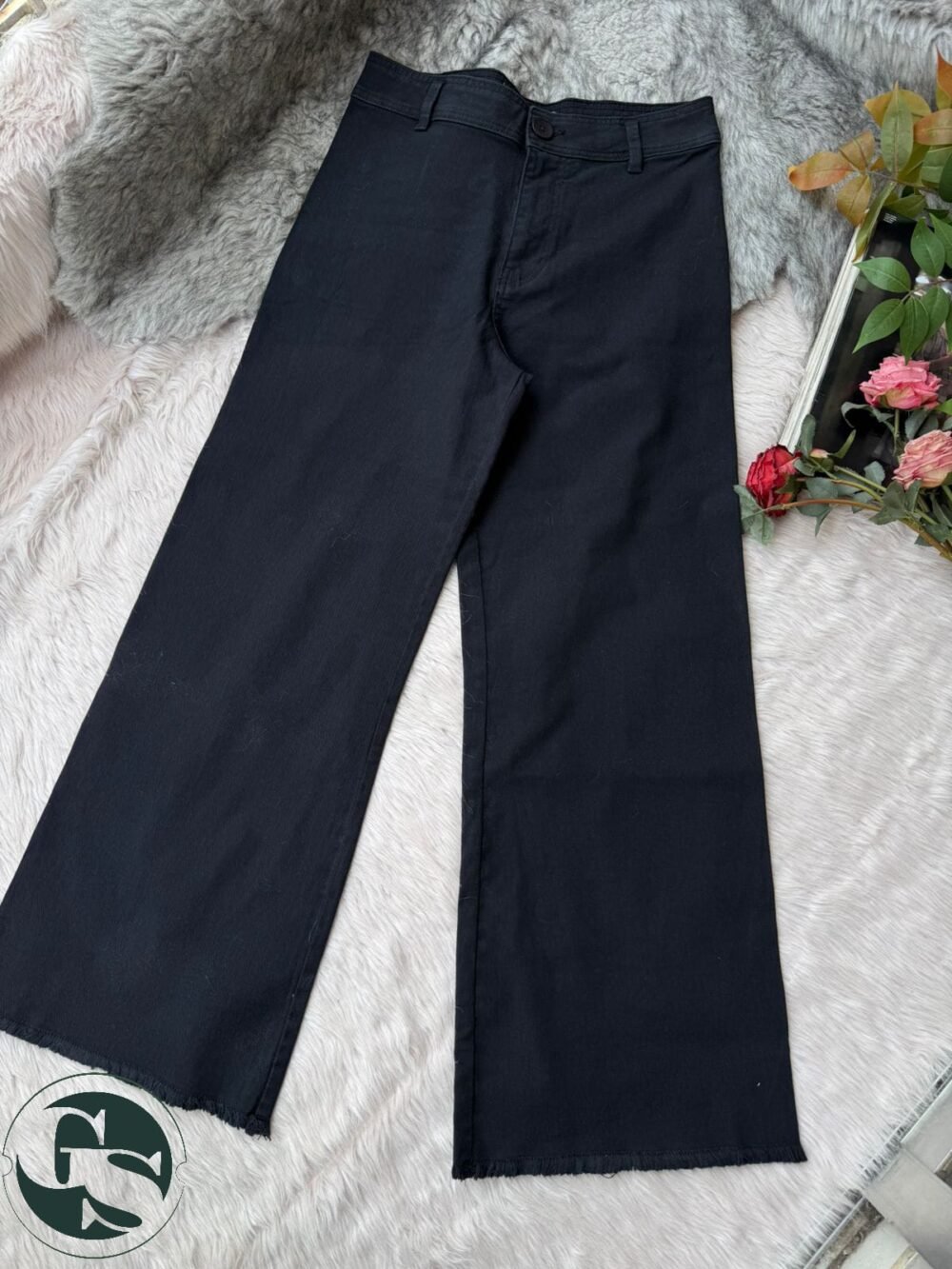 Effortless Wide-Leg Light Denim Pants – Beige & Black - Image 2