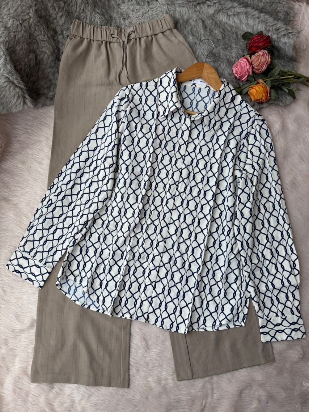 Abstract Chain Print Lightweight Printed Georgette Shirts