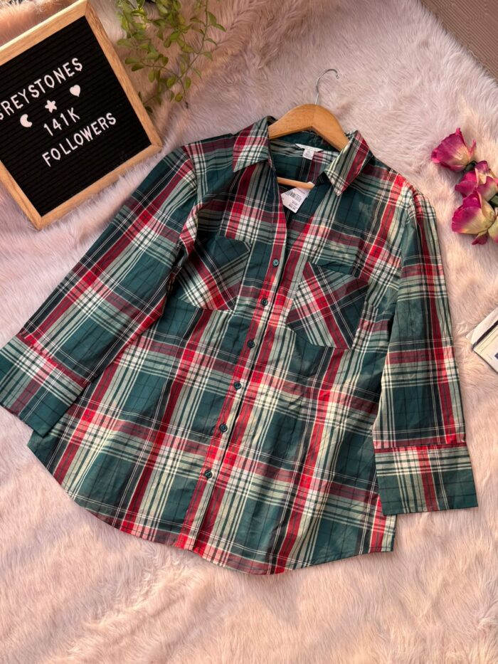 Stylish women’s button-down shirt in checked green, breathable cotton fabric with collared neckline