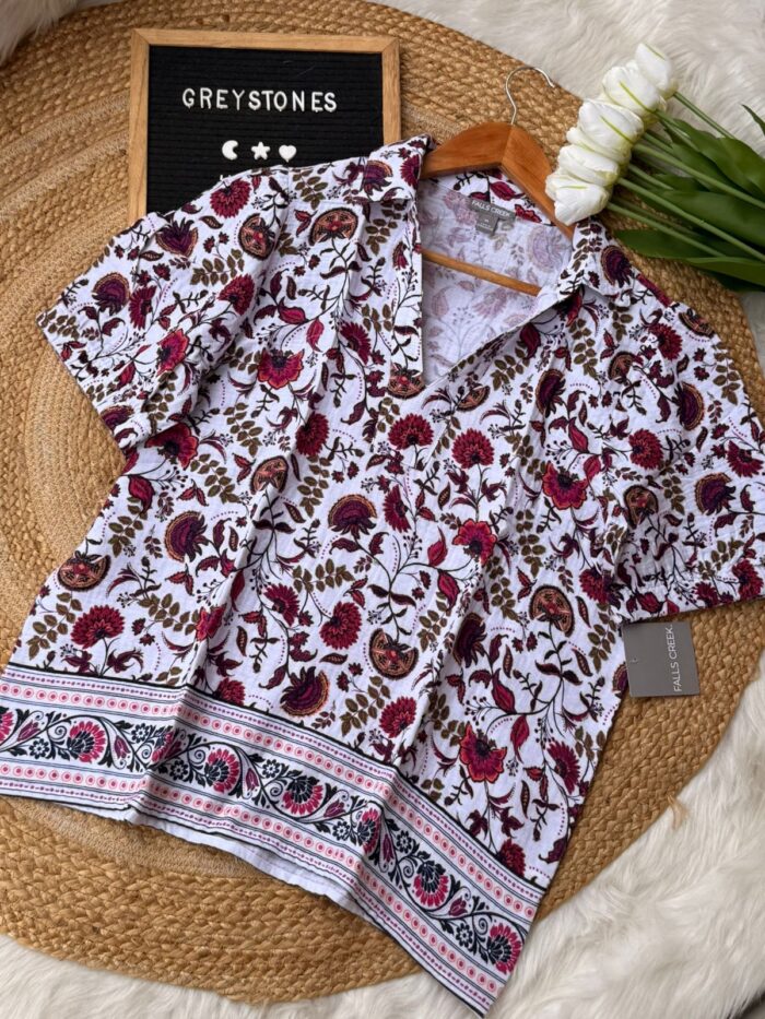 Trendy floral printed V-neck top for everyday wear